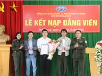 Chi bộ Khoa học tổ chức Lễ kết nạp Đảng vi&#234;n mới