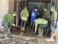 80 c&#225;n bộ kiểm l&#226;m chủ động thực phẩm, mang theo dụng cụ để gi&#250;p người d&#226;n miền T&#226;y Nghệ An khắc phục hậu quả mưa lũ