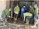 80 c&#225;n bộ kiểm l&#226;m chủ động thực phẩm, mang theo dụng cụ để gi&#250;p người d&#226;n miền T&#226;y Nghệ An khắc phục hậu quả mưa lũ